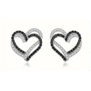 Black &‎ White Heart-Shaped Stud Earrings